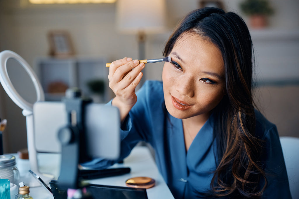 Effortless Beauty: Easy Makeup Tips with Connected Boutique’s Manhattan Nights Brown Eyeshadow Palette and Matte Liquid Blush