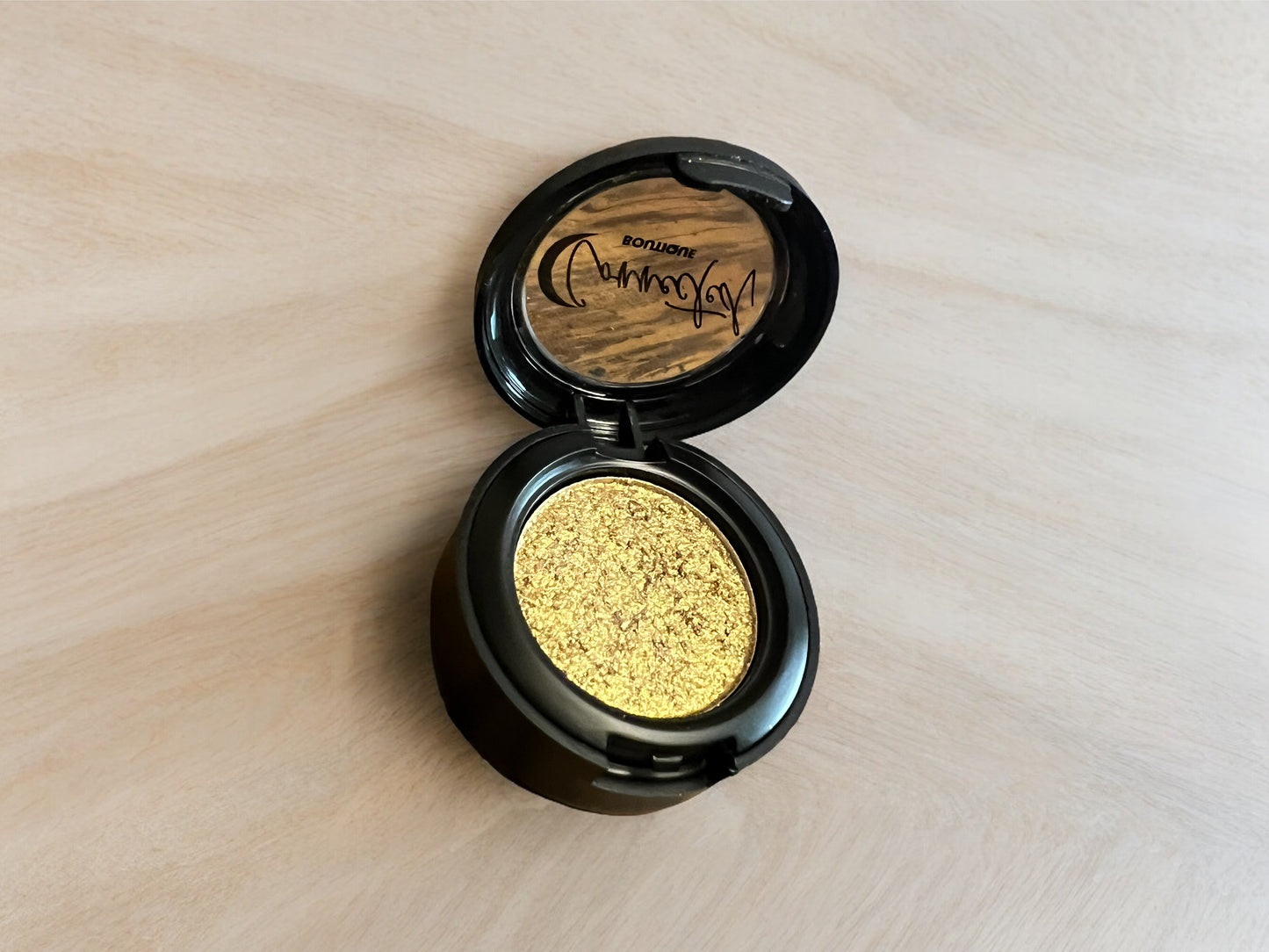 “Soul Ties” chrome yellow/gold eyeshadow single