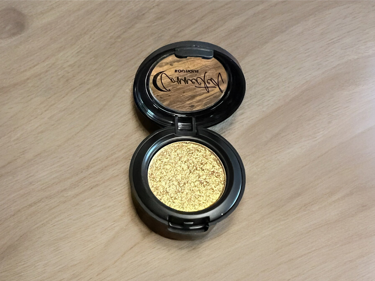 “Soul Ties” chrome yellow/gold eyeshadow single